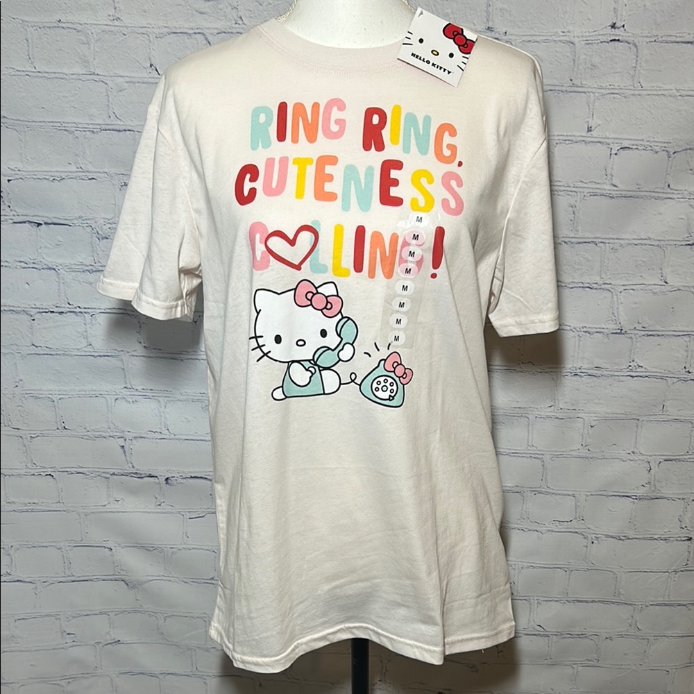 Women’s M Hello Kitty Graphic T-Shirt